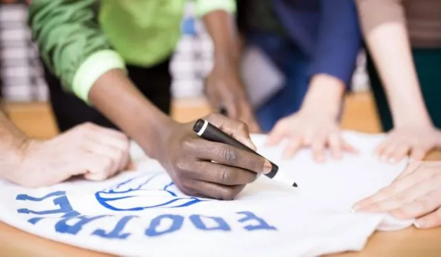 Jakich błędów nie można popełnić, zamawiając odzież z indywidualnym nadrukiem?