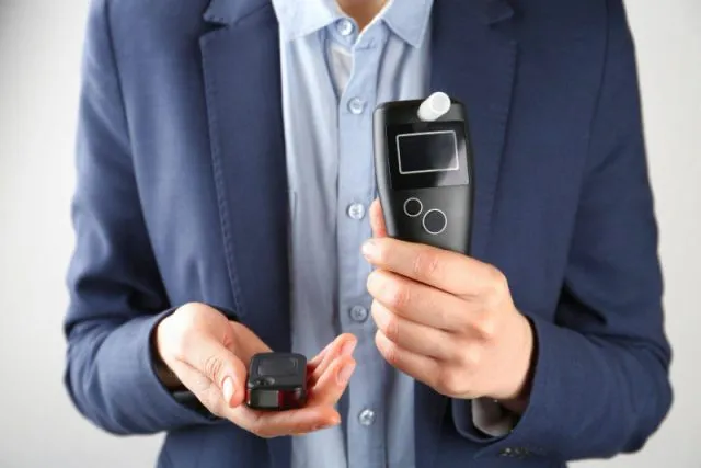 Kalibrowanie alkomatów- klucz do precyzyjnych pomiarów i bezpieczeństwa