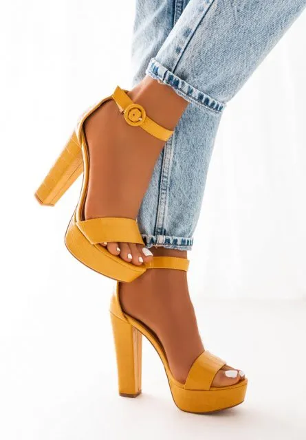 Jakie buty pasują do damskich jeansów