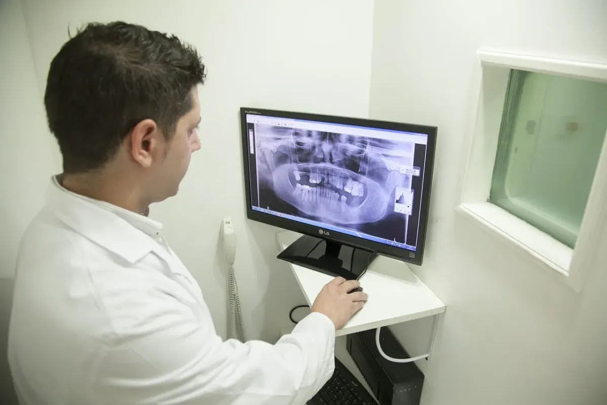 Otorynolaryngologia – czym się zajmuje? Otolaryngolog a laryngolog